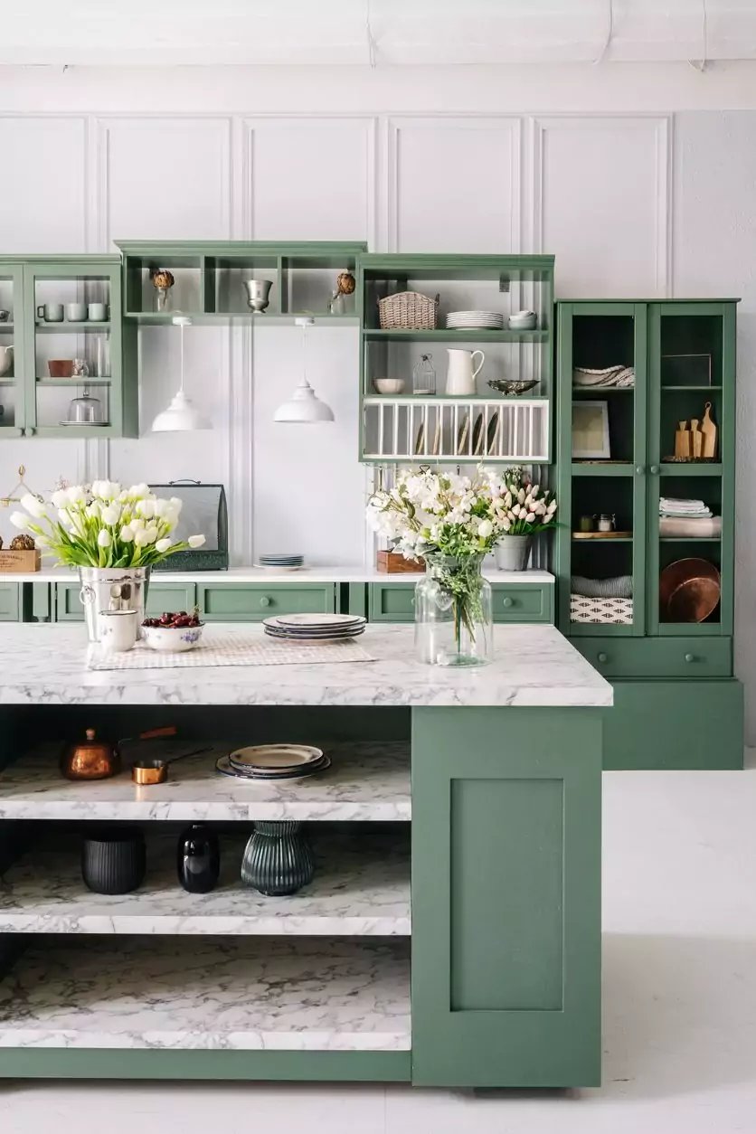 12 kitchens with shaker cabinets to inspire your own: 10 Shaker cabinets with a marble countertop