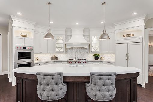 10 Unique Ideas for Decorating with White Kitchen Cabinets