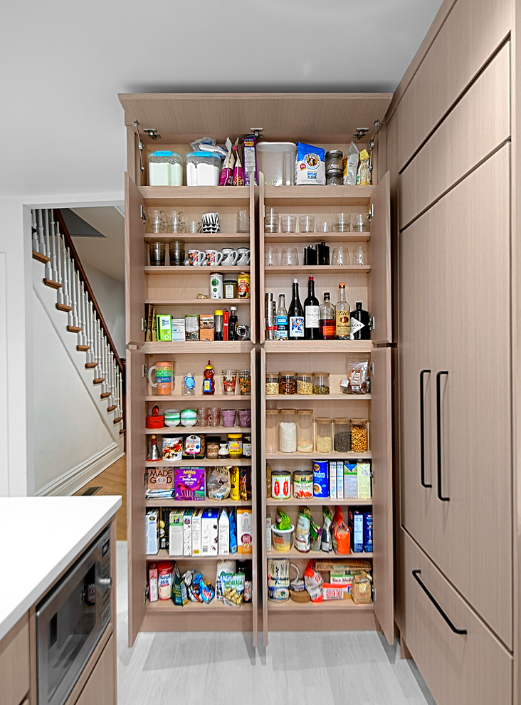 modern-pantry-benvenuti-and-stein-img~Credits to Benvenuti and Stein and Photographer -  Norman Sizemore