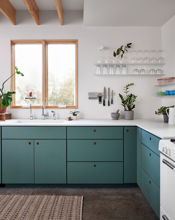 boho-kitchen-with-green-painted-cabinets-paper-moon-painting-img~9171577d0deac8a9_9-0238-1-256fb78 Image Credits to Paper Moon Painting