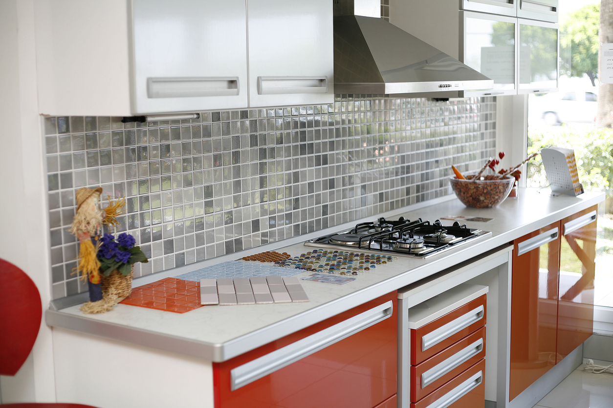 1. Bright and bold colors are the cornerstone of any retro kitchen.