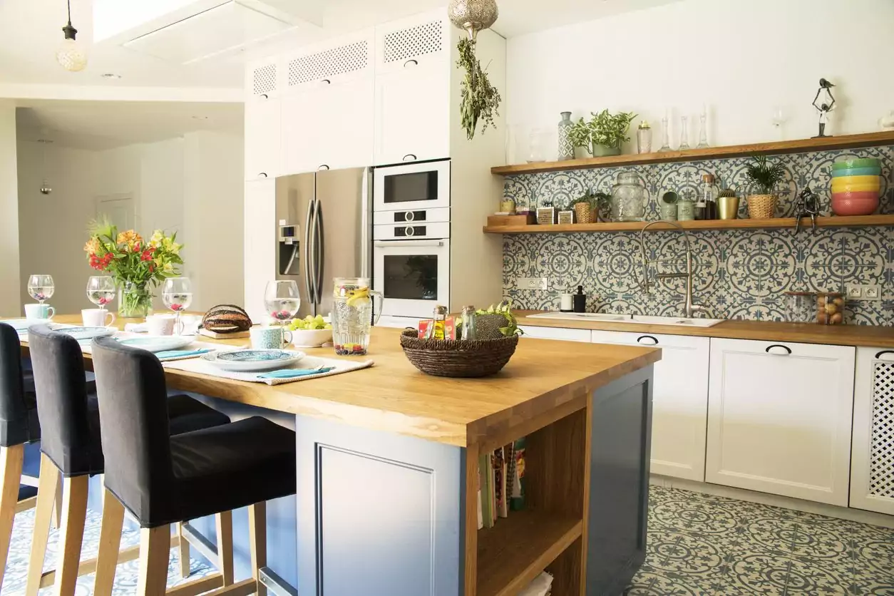 Mediterranean Kitchen - White Kitchen Cabinets